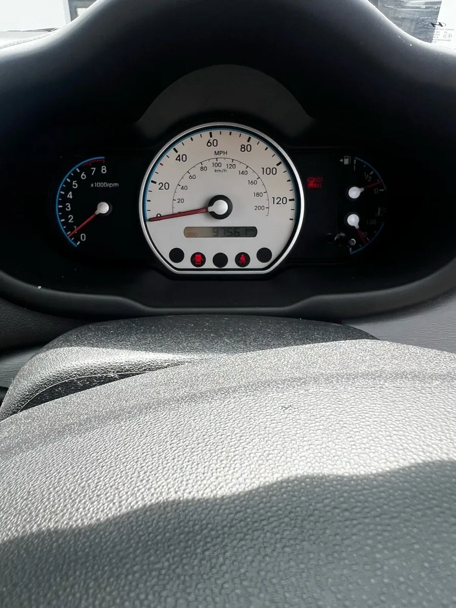 Hyundai i10 2011 1.1L - Image 2