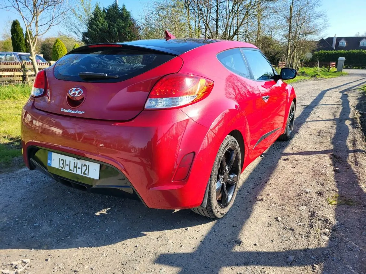 2013 Hyundai veloster - Image 2