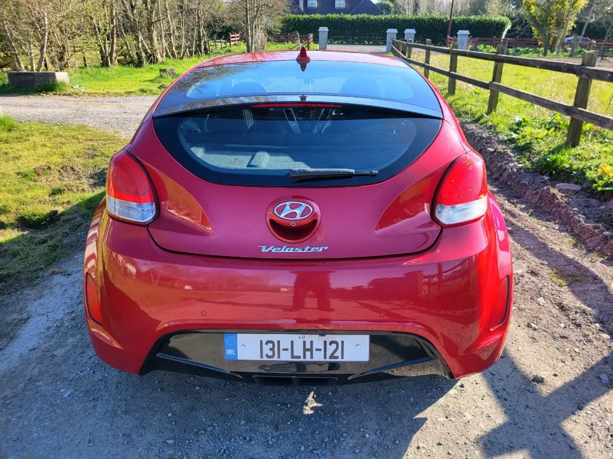 2013 Hyundai veloster - Image 3