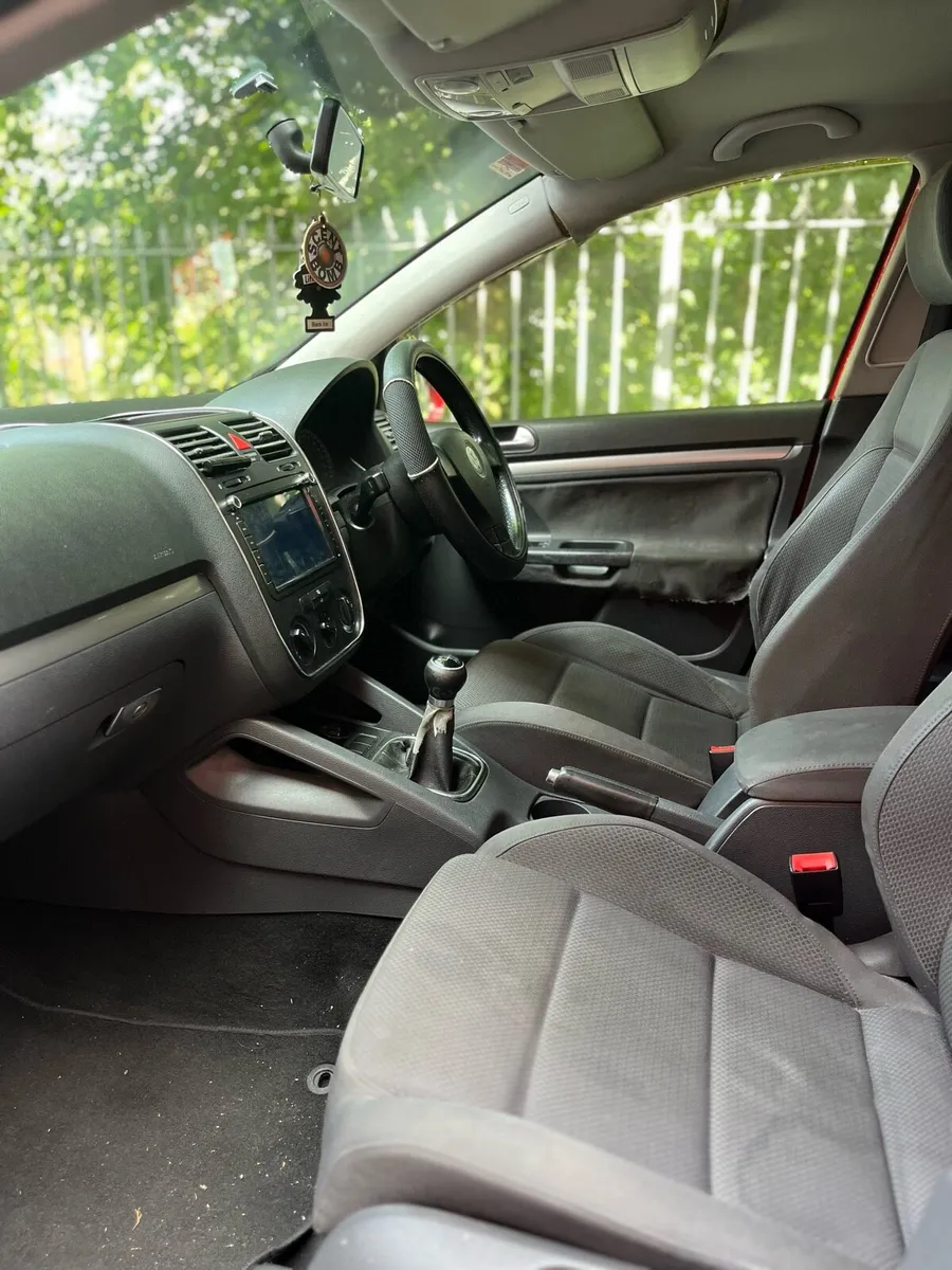 Volkswagen Golf - Image 4