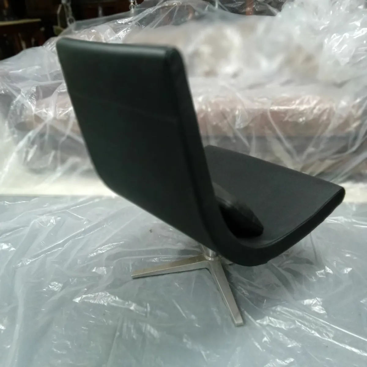 Tabasco Swivel armchair black leather w/footstool - Image 2