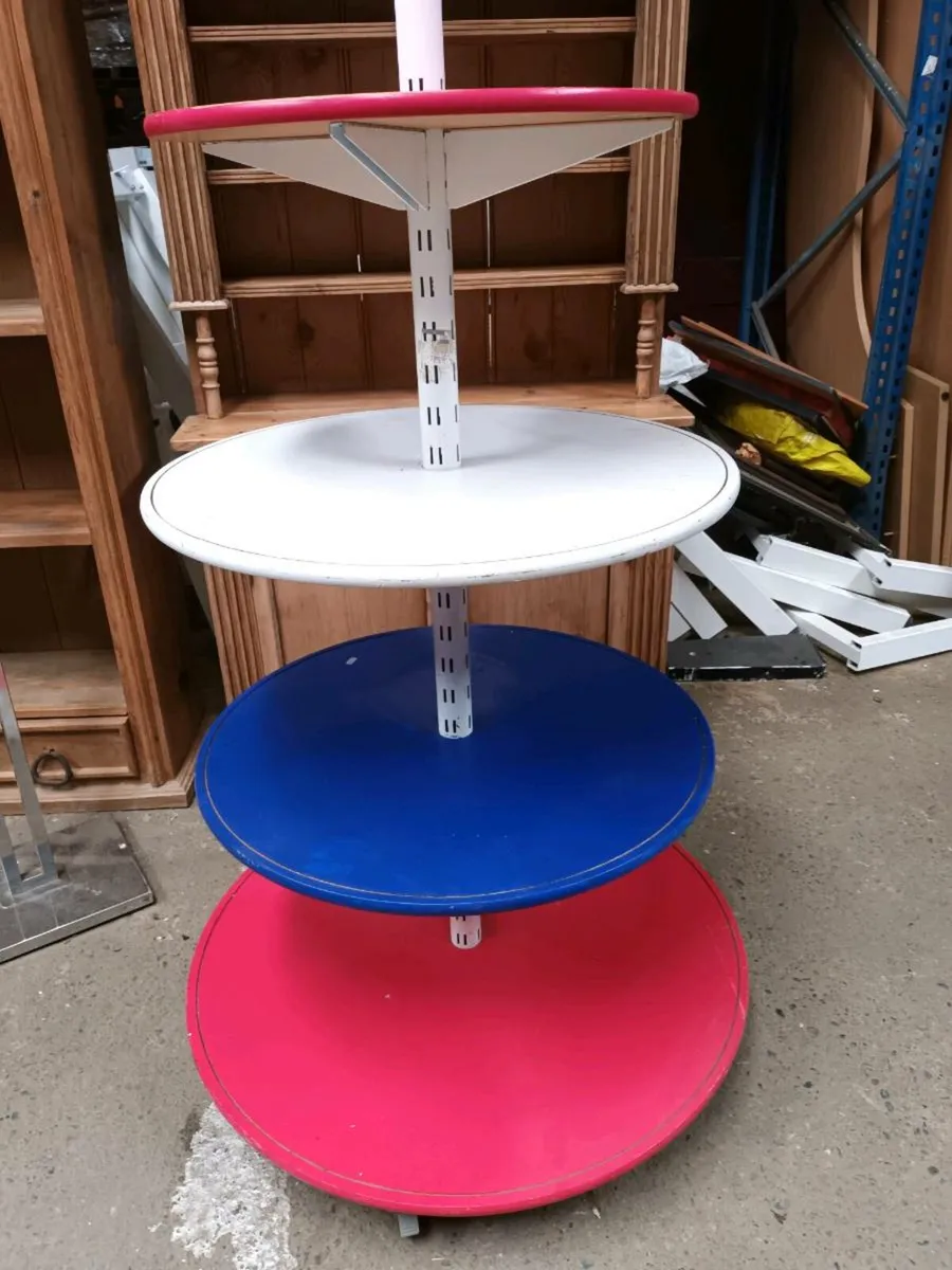 Free-standing Shelf