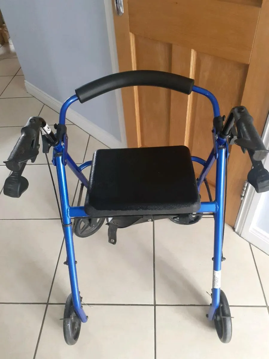 Rollator walker with seat and storage bag - Image 2