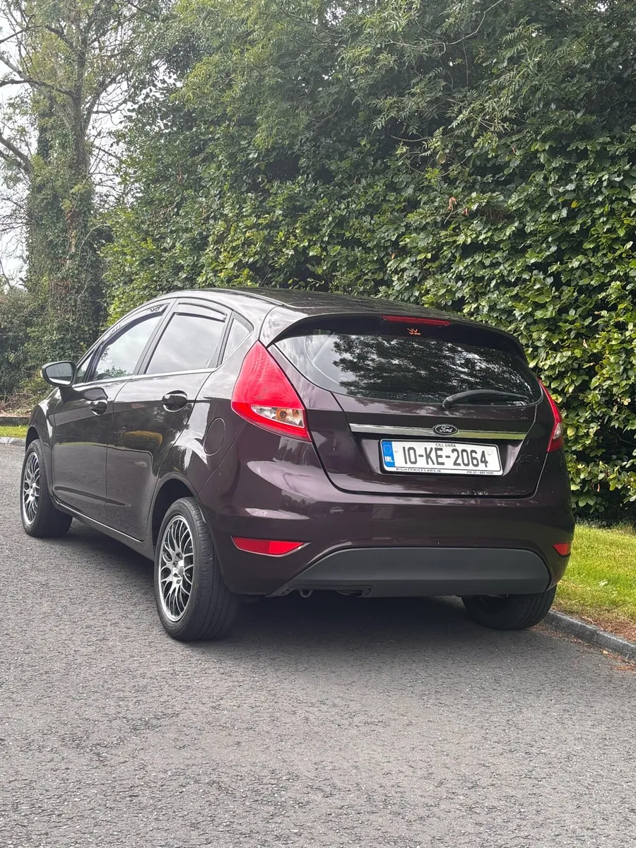 Ford Fiesta 2010 - Image 2