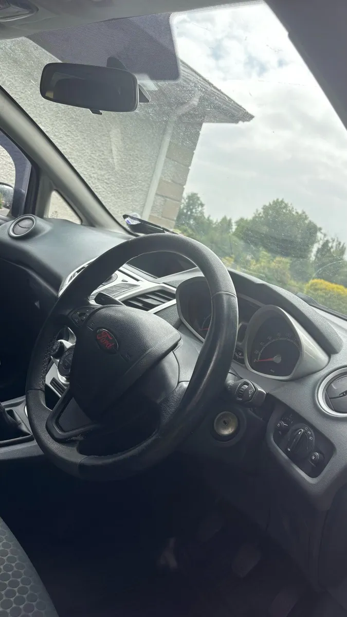 Ford Fiesta 2010 - Image 4