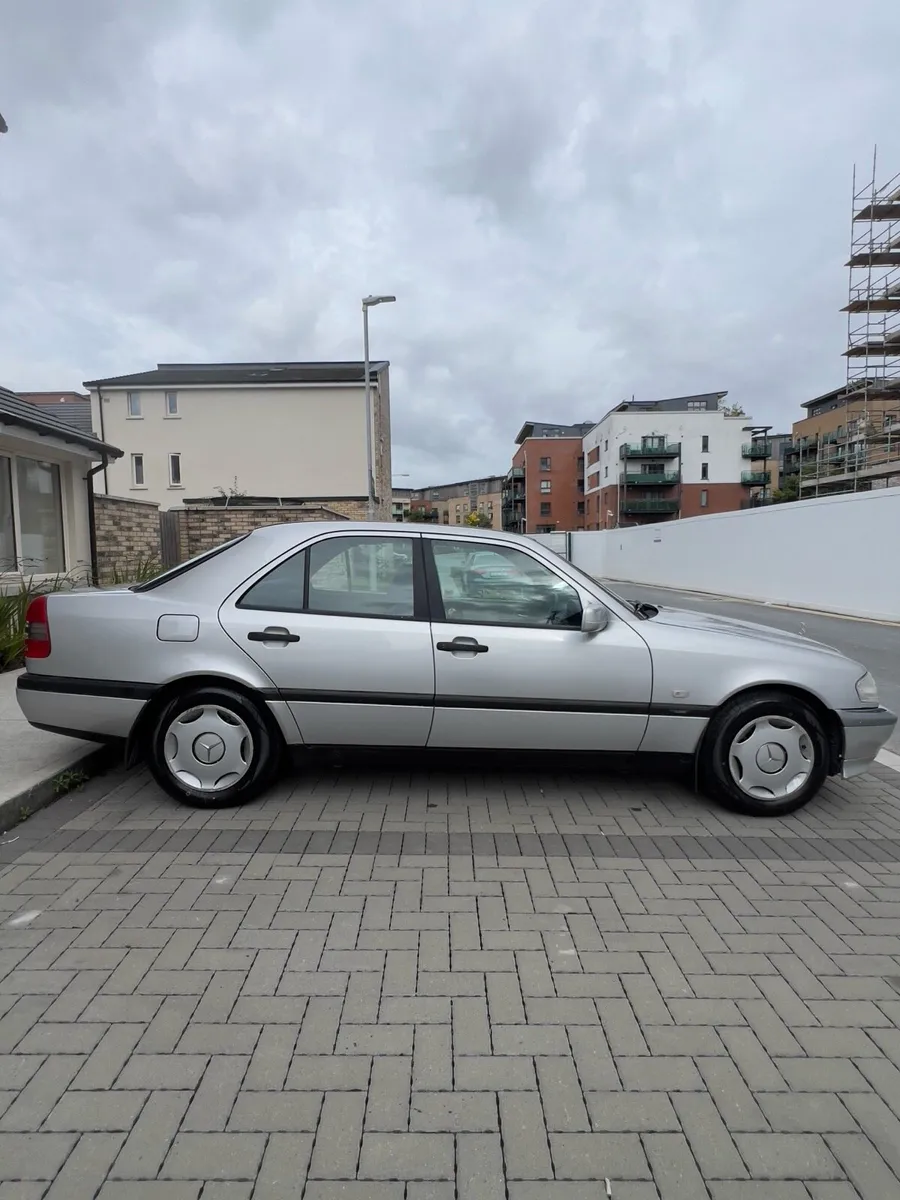 W202 Mercedes-Benz C180 - Image 3