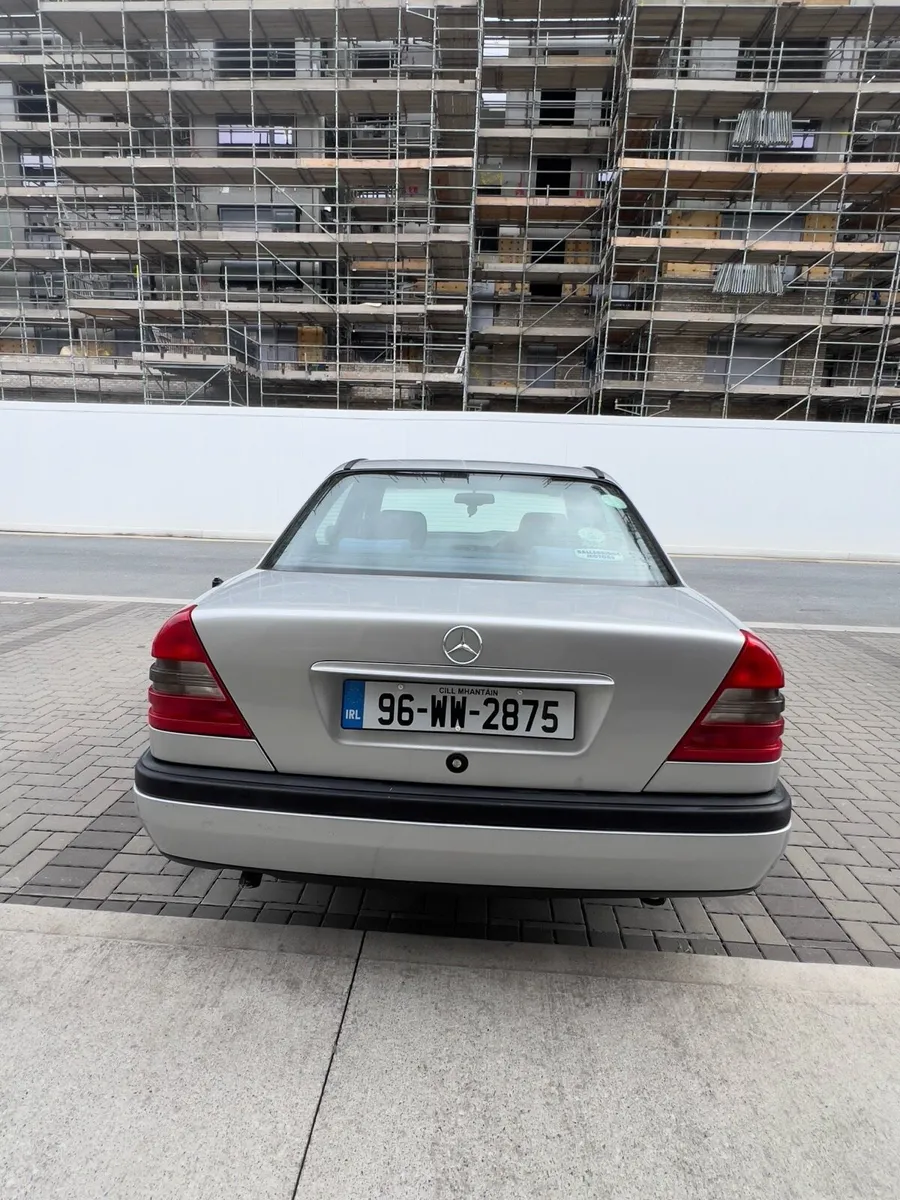 W202 Mercedes-Benz C180 - Image 4