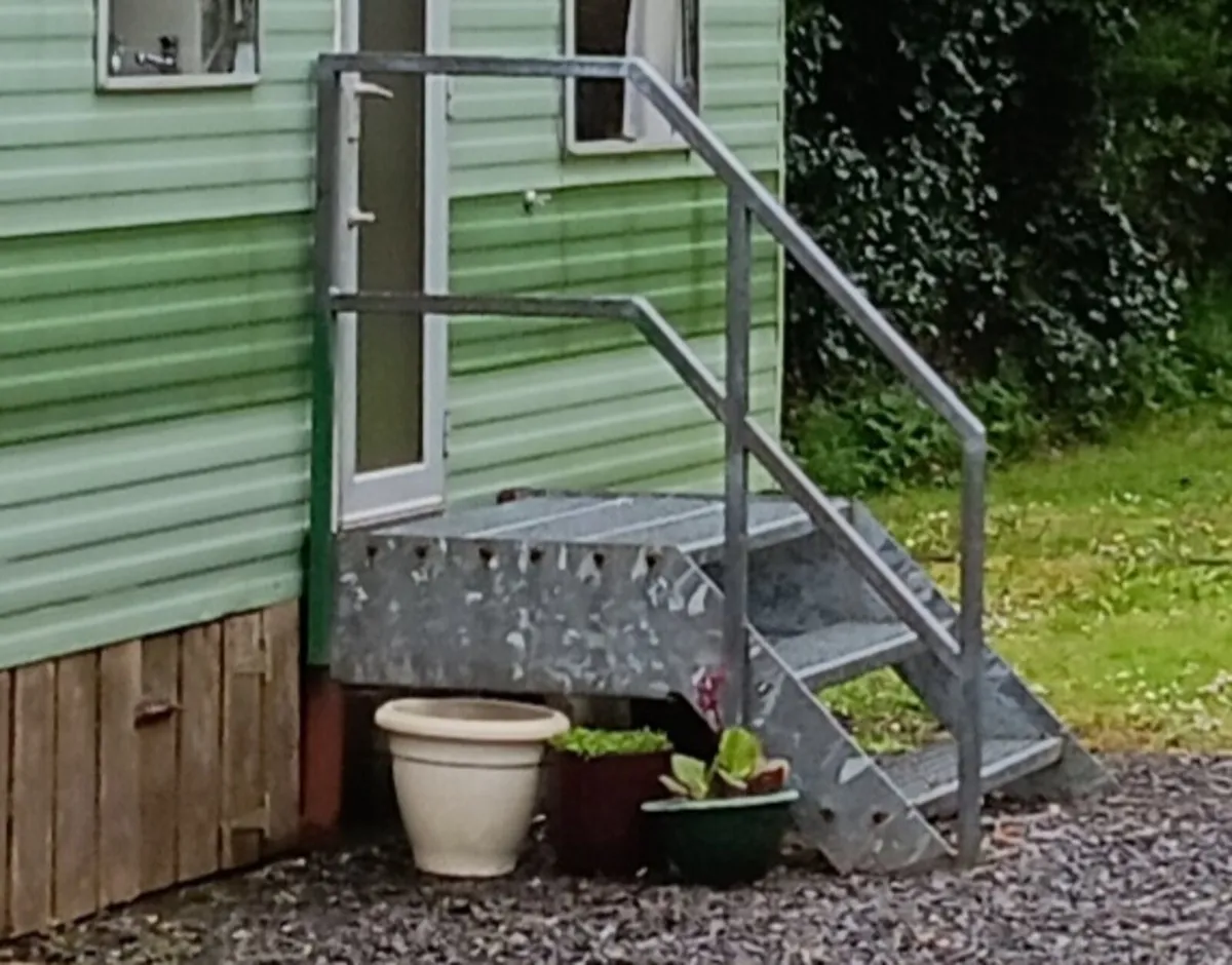 Steps for mobile home, galvanised steel - Image 1
