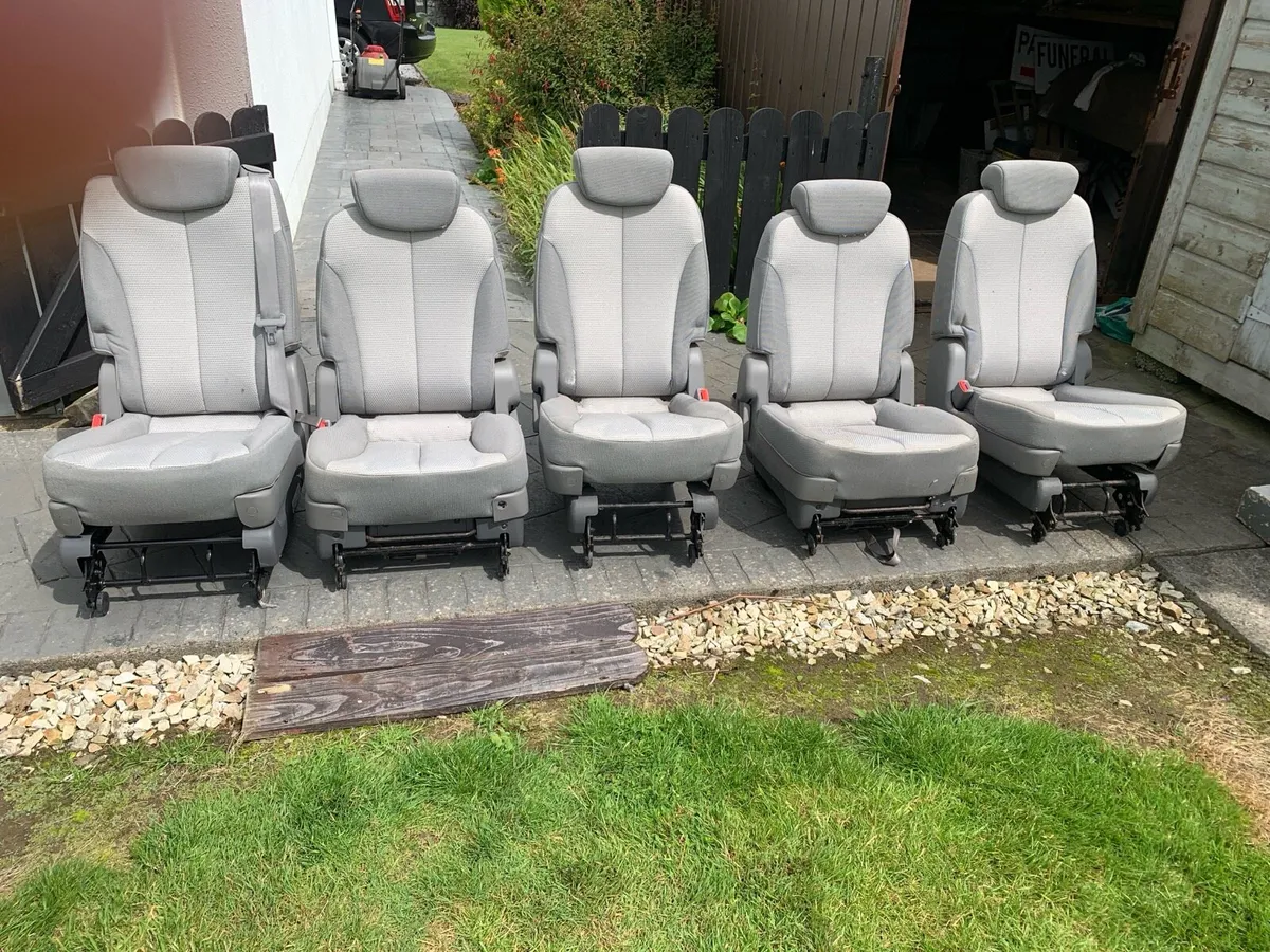 Car seats - Image 1