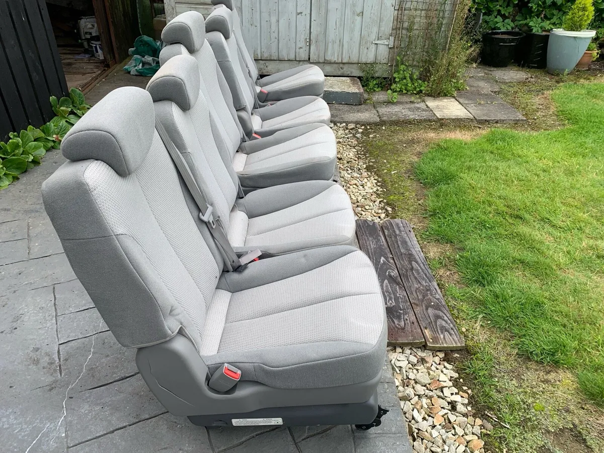 Car seats - Image 2