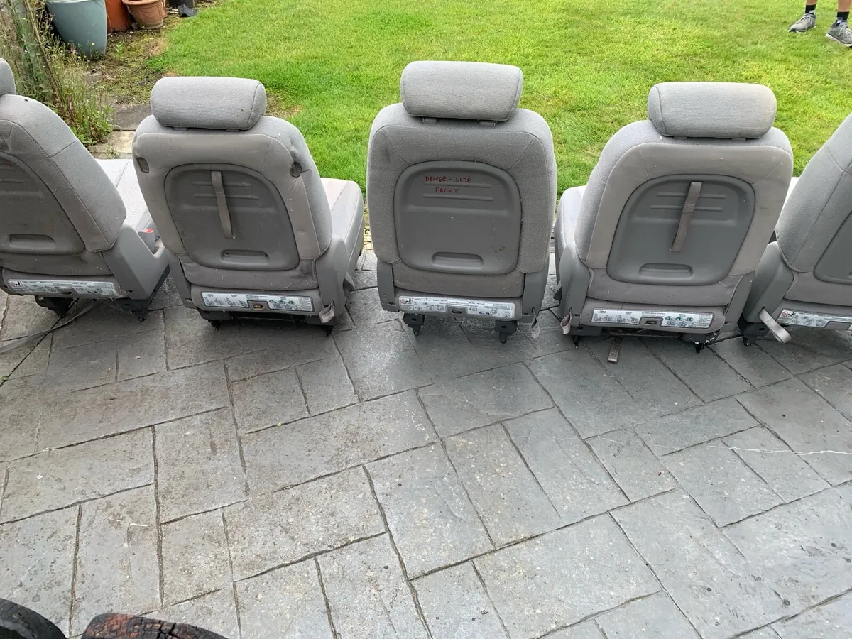 Car seats - Image 3