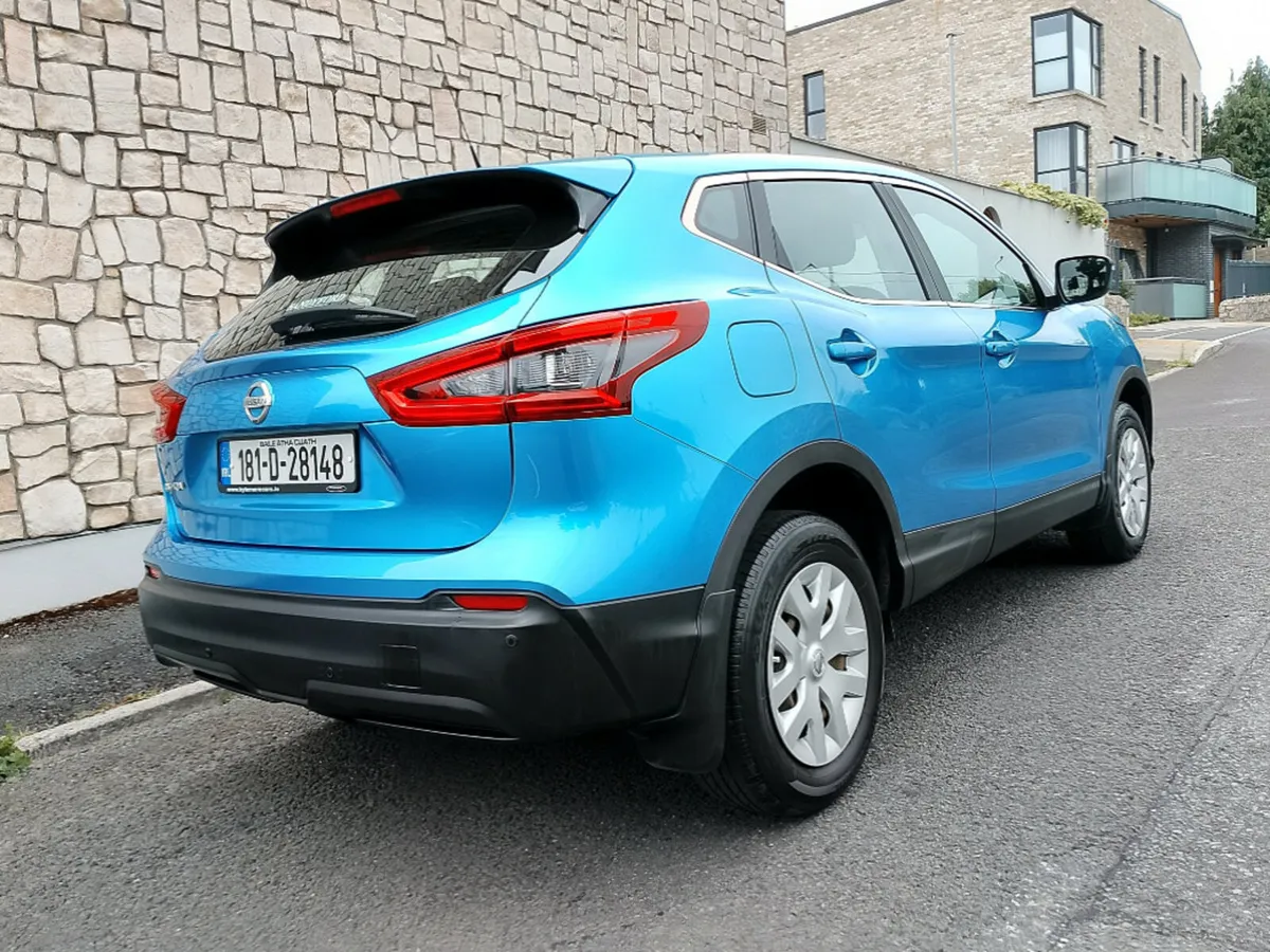 Nissan Qashqai 1.5 XE 18 4DR - Image 3