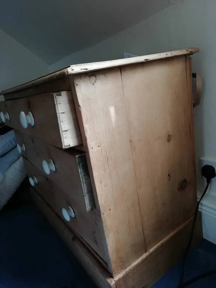 Chest of drawers - Image 1
