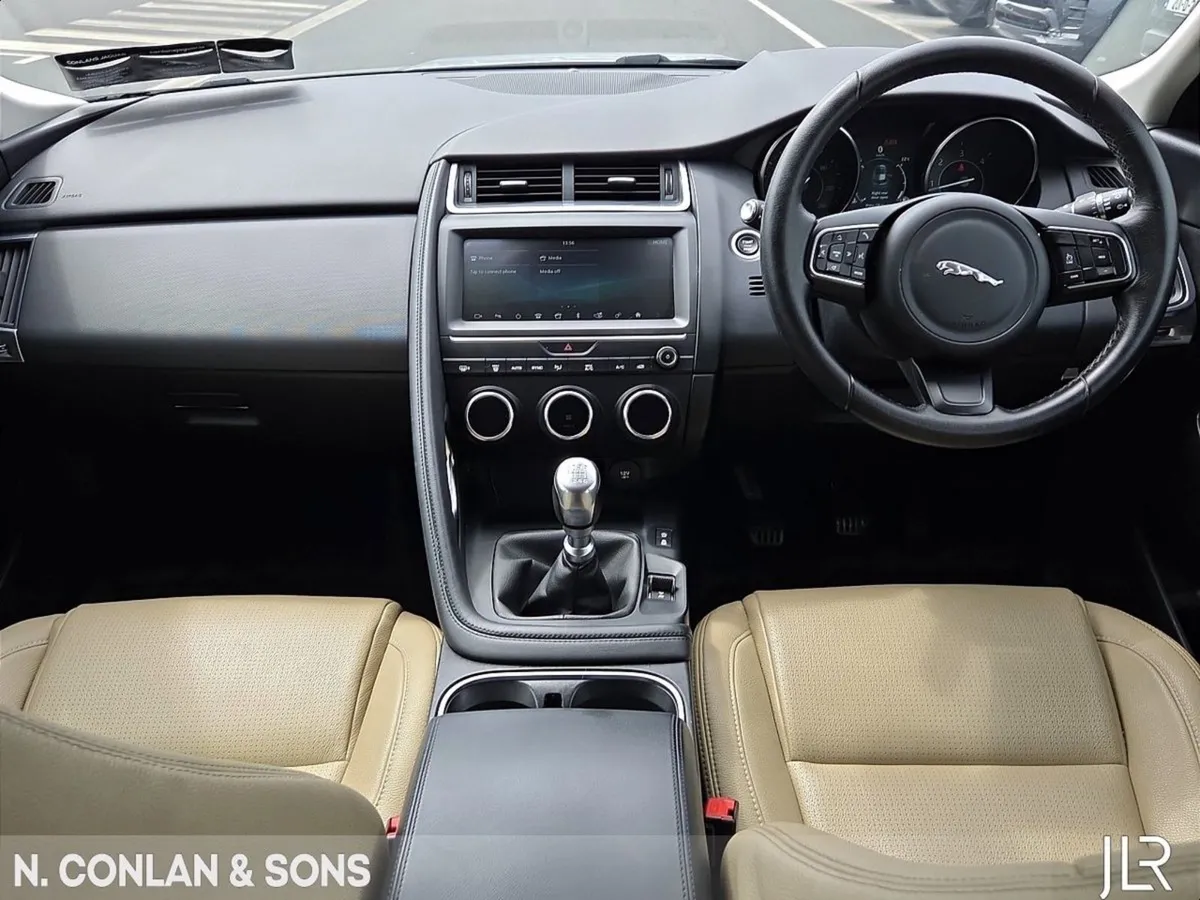 Jaguar E- PACE D150 FWD Manual  low Mileage - Image 4