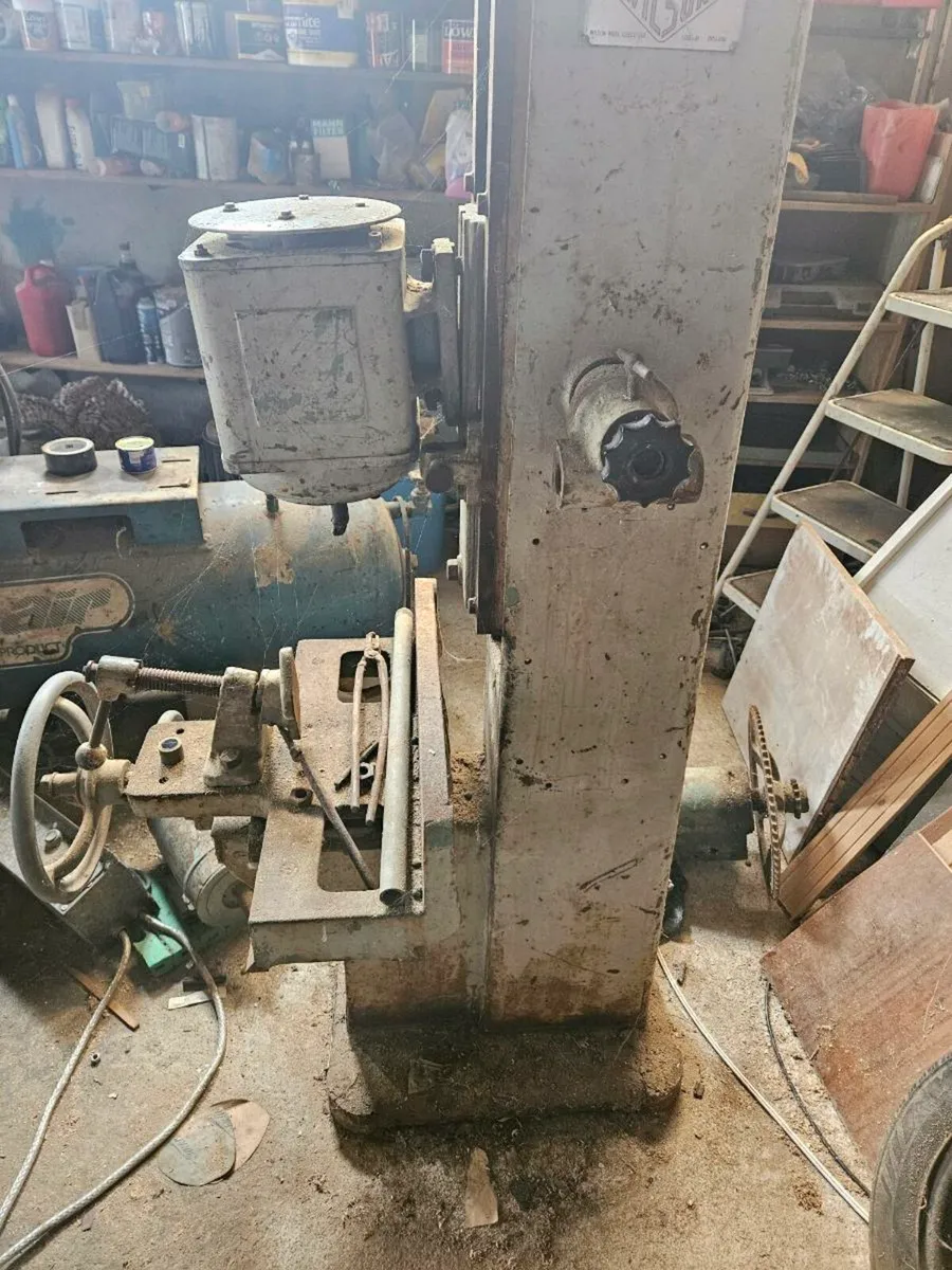 Slot morticer machine - Image 1