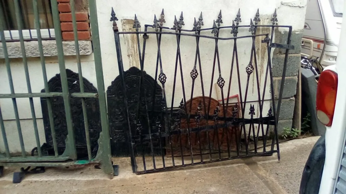 Gates - Image 1