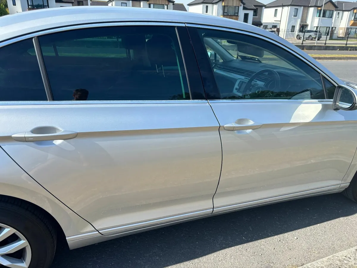 Volkswagen Passat 2016 - Image 2