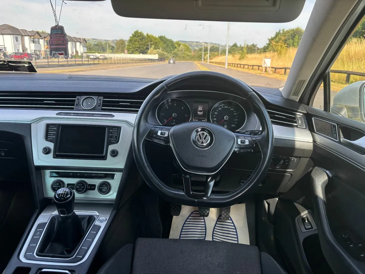 Volkswagen Passat 2016 - Image 4