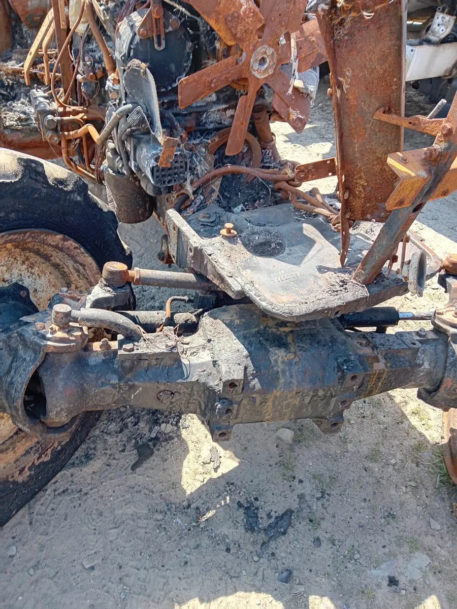 BREAKING NEW HOLLAND TN85FA