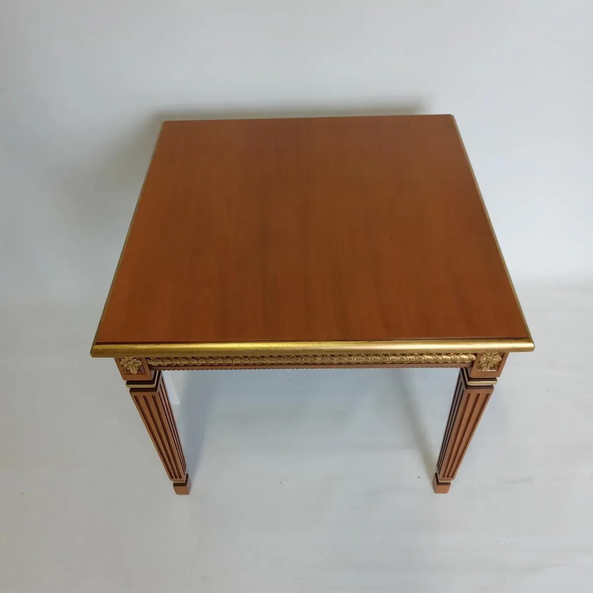 Square side table in cherry w/gold - Image 1