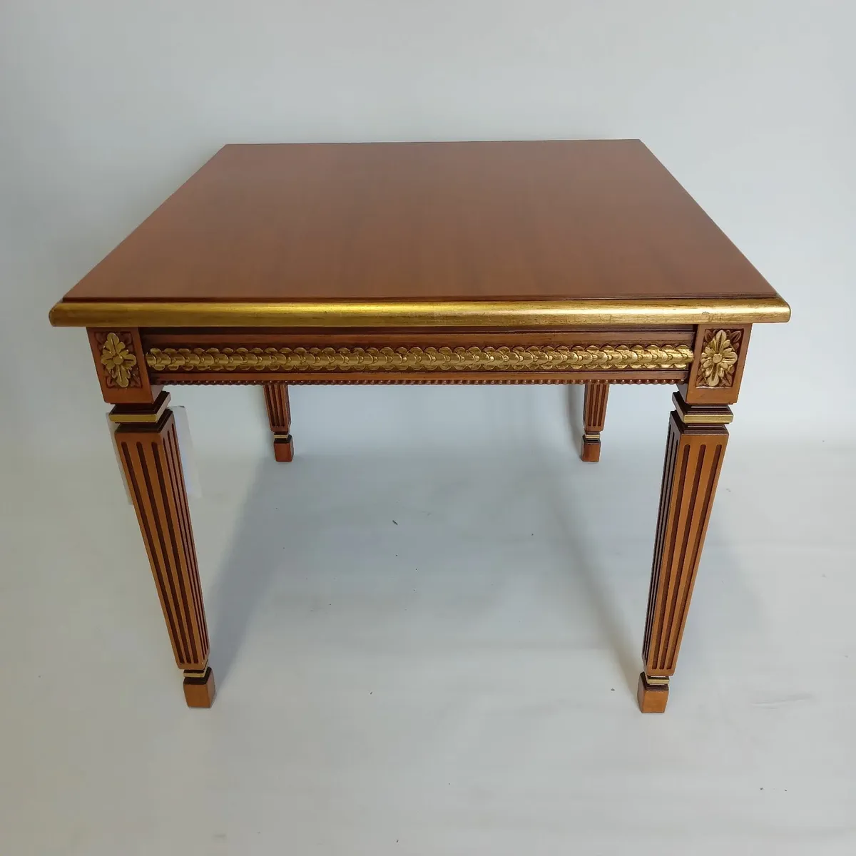 Square side table in cherry w/gold - Image 3
