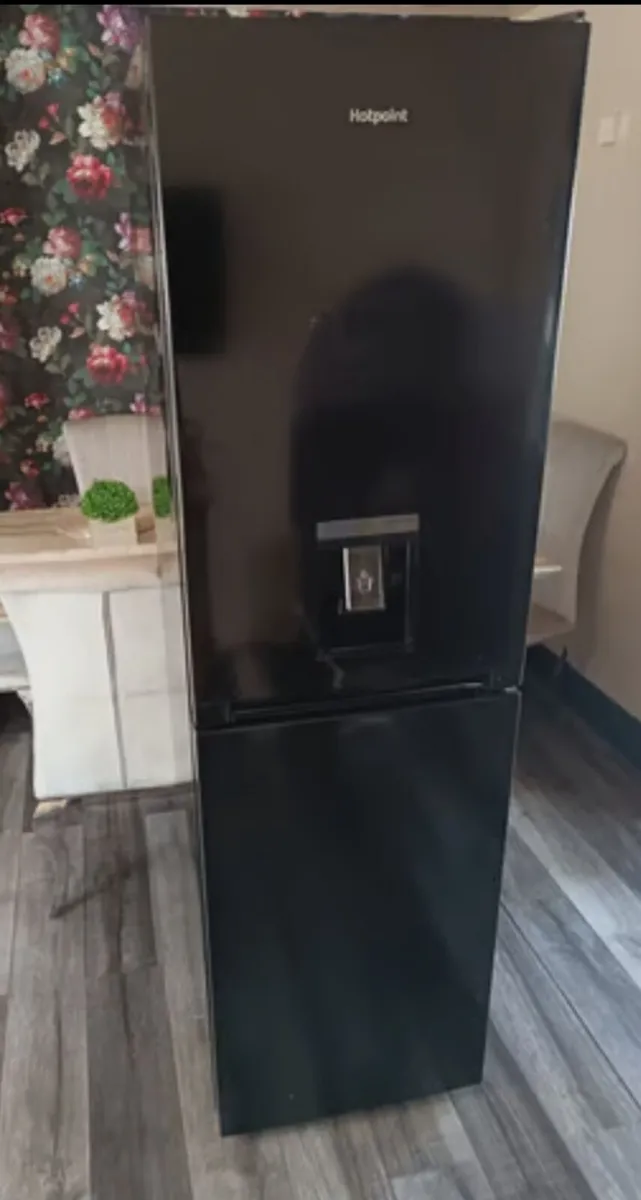Fridge freezer. - Image 1