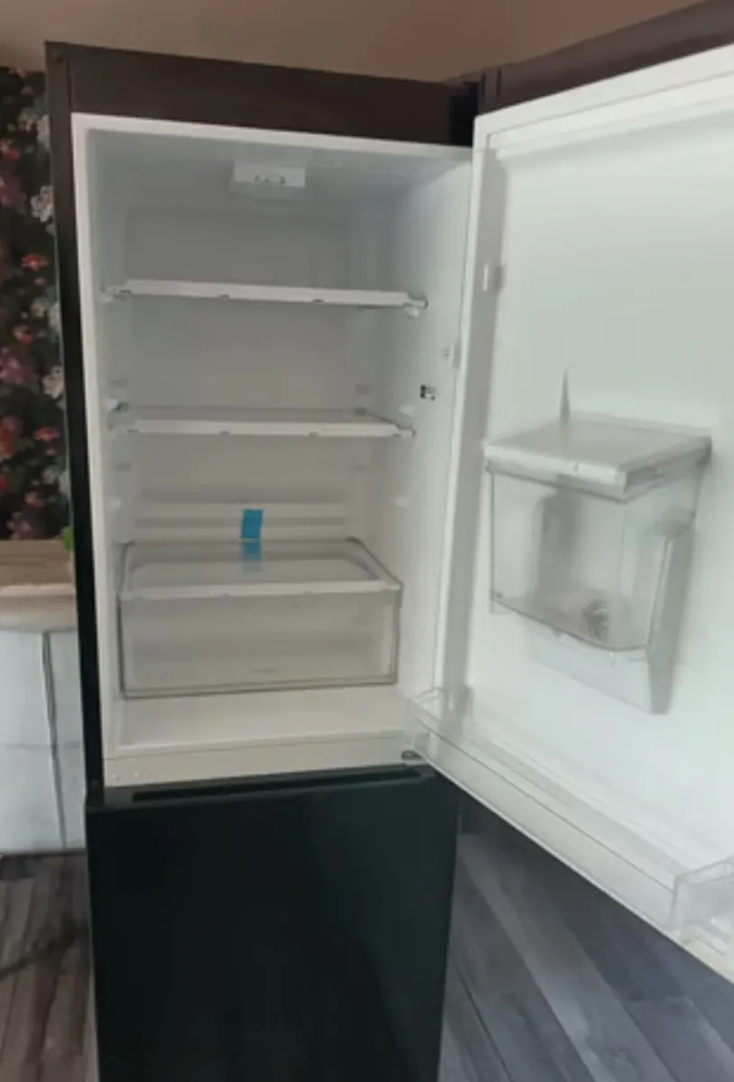 Fridge freezer. - Image 2