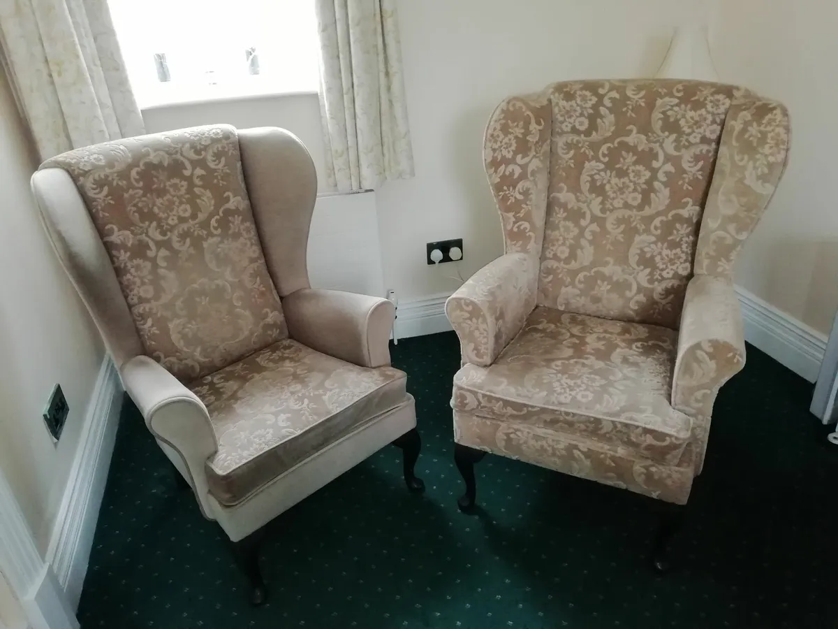 Pair of winged armchairs - Image 3
