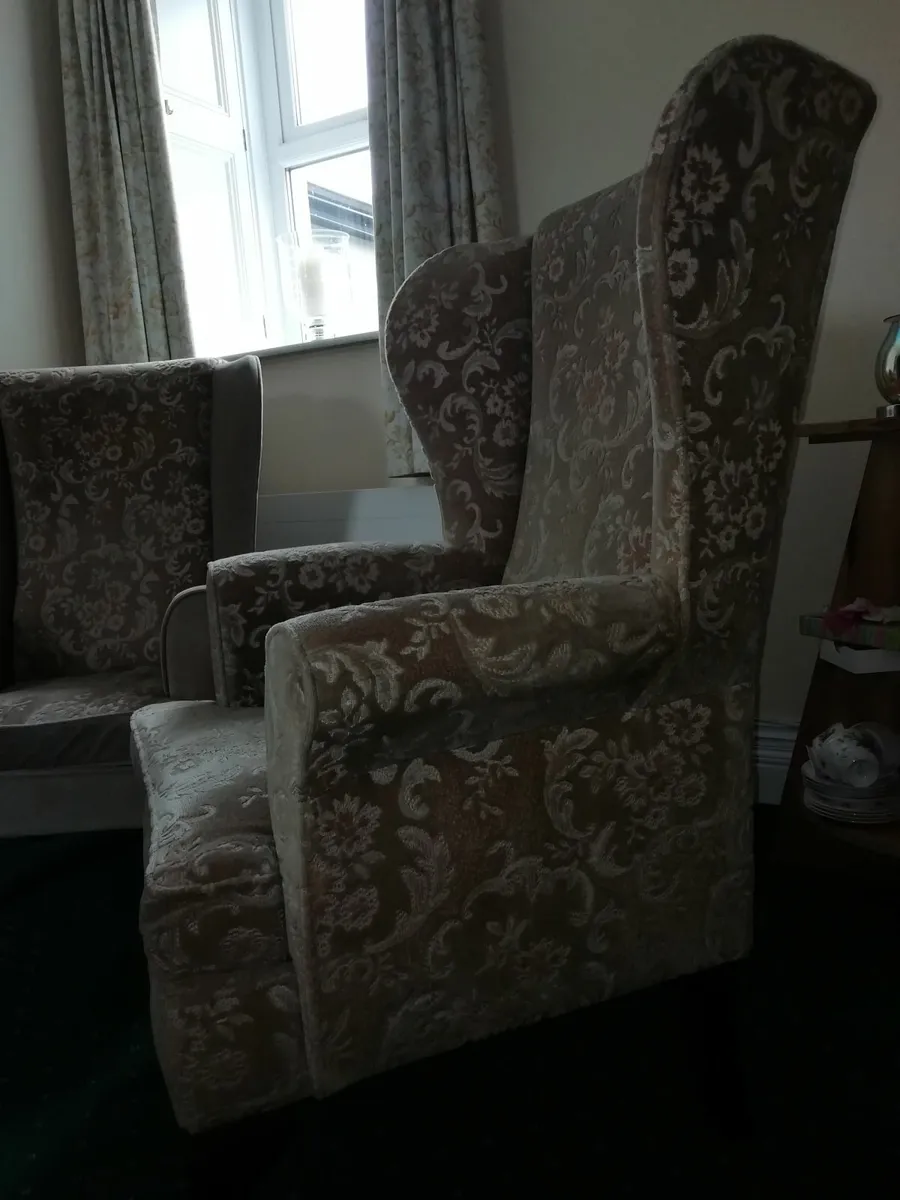 Pair of winged armchairs - Image 4