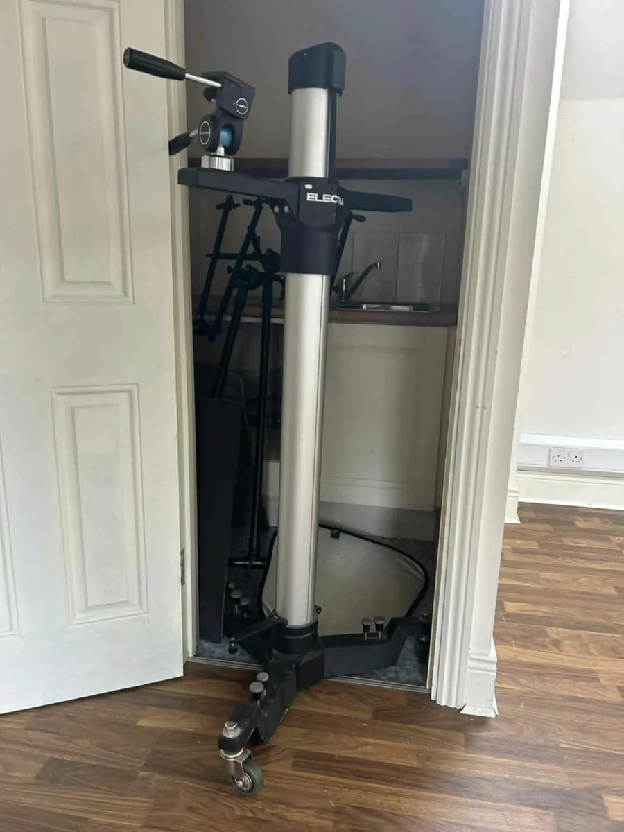 Photographic equipment - Image 1