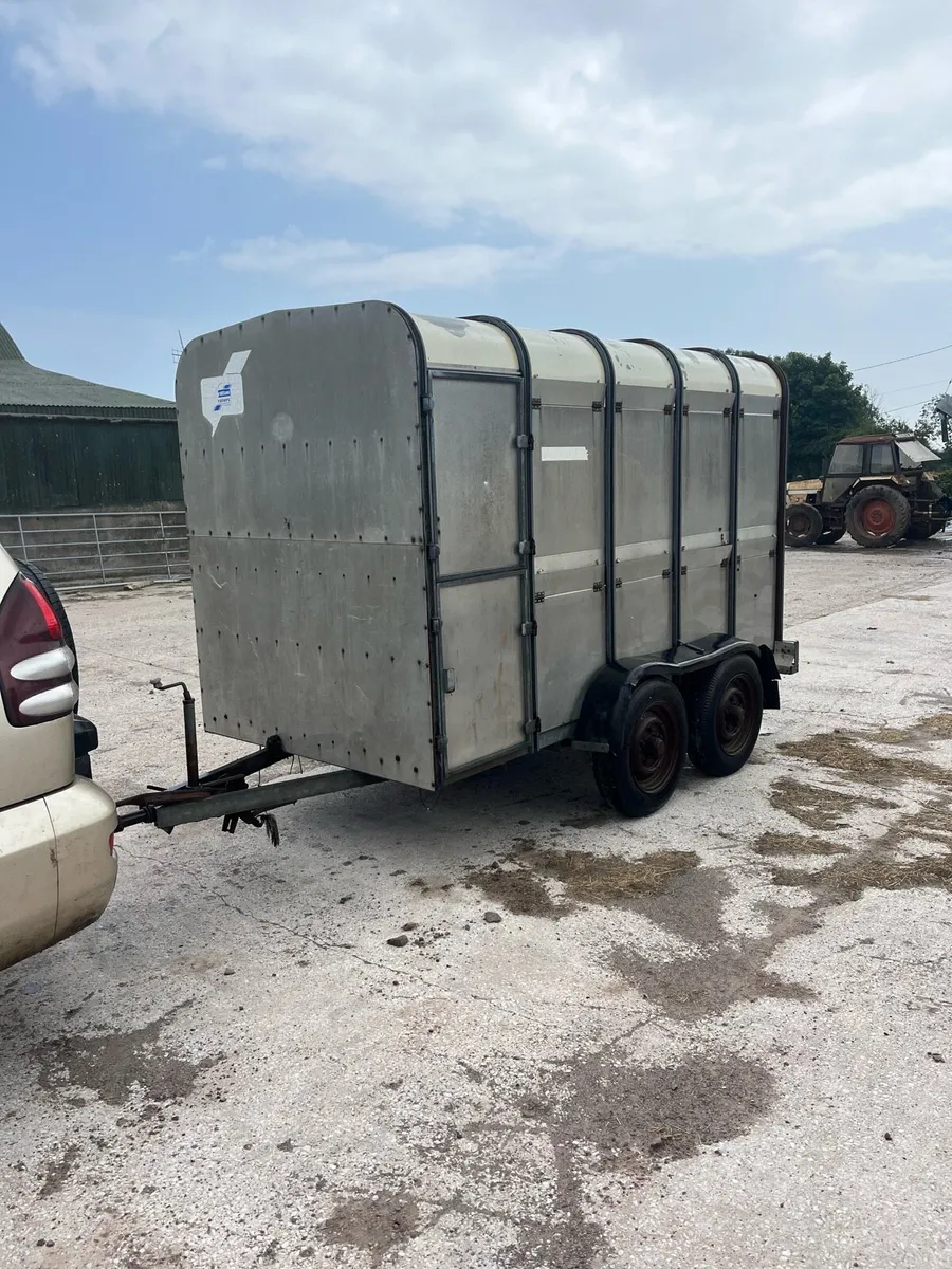 Cattle box - Image 1