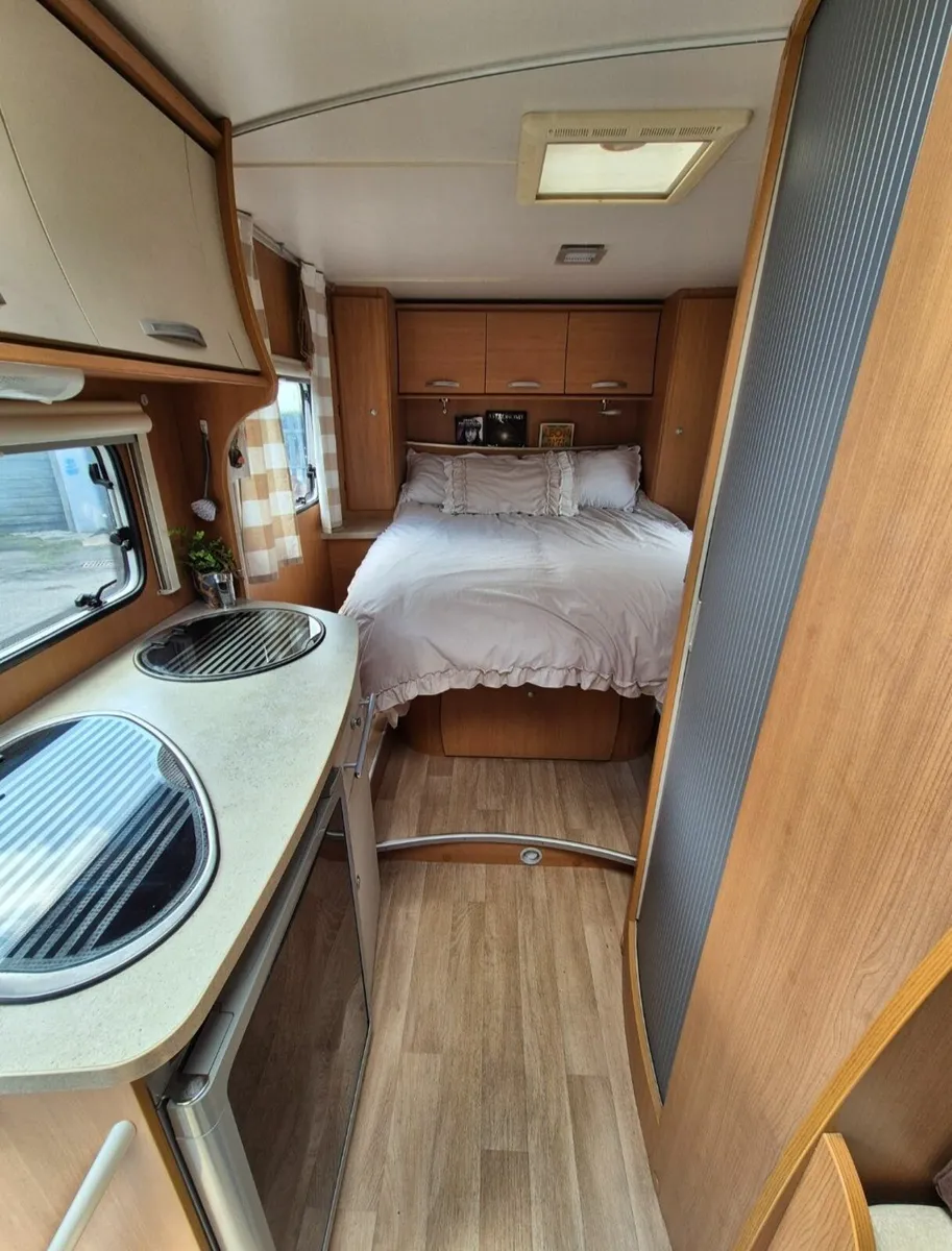 Motorhome with Spacious Bedroom - Image 2