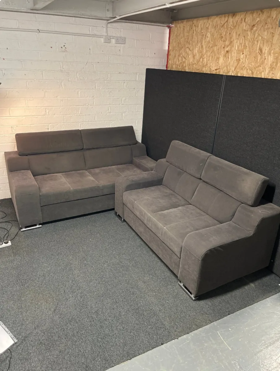 3+2 Dark grey fabric suite with fold down headrest