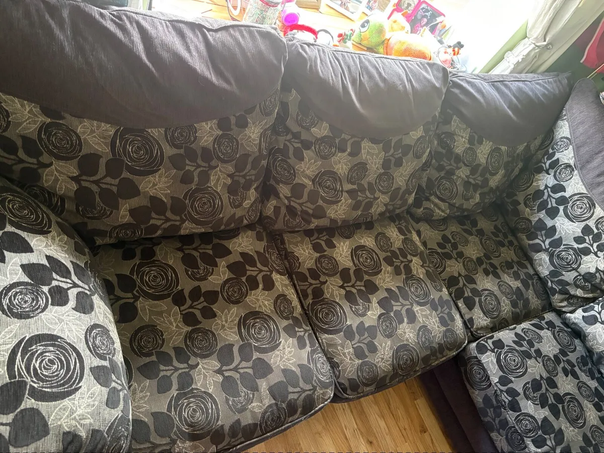 L couch  8ft by 6ft - Image 4