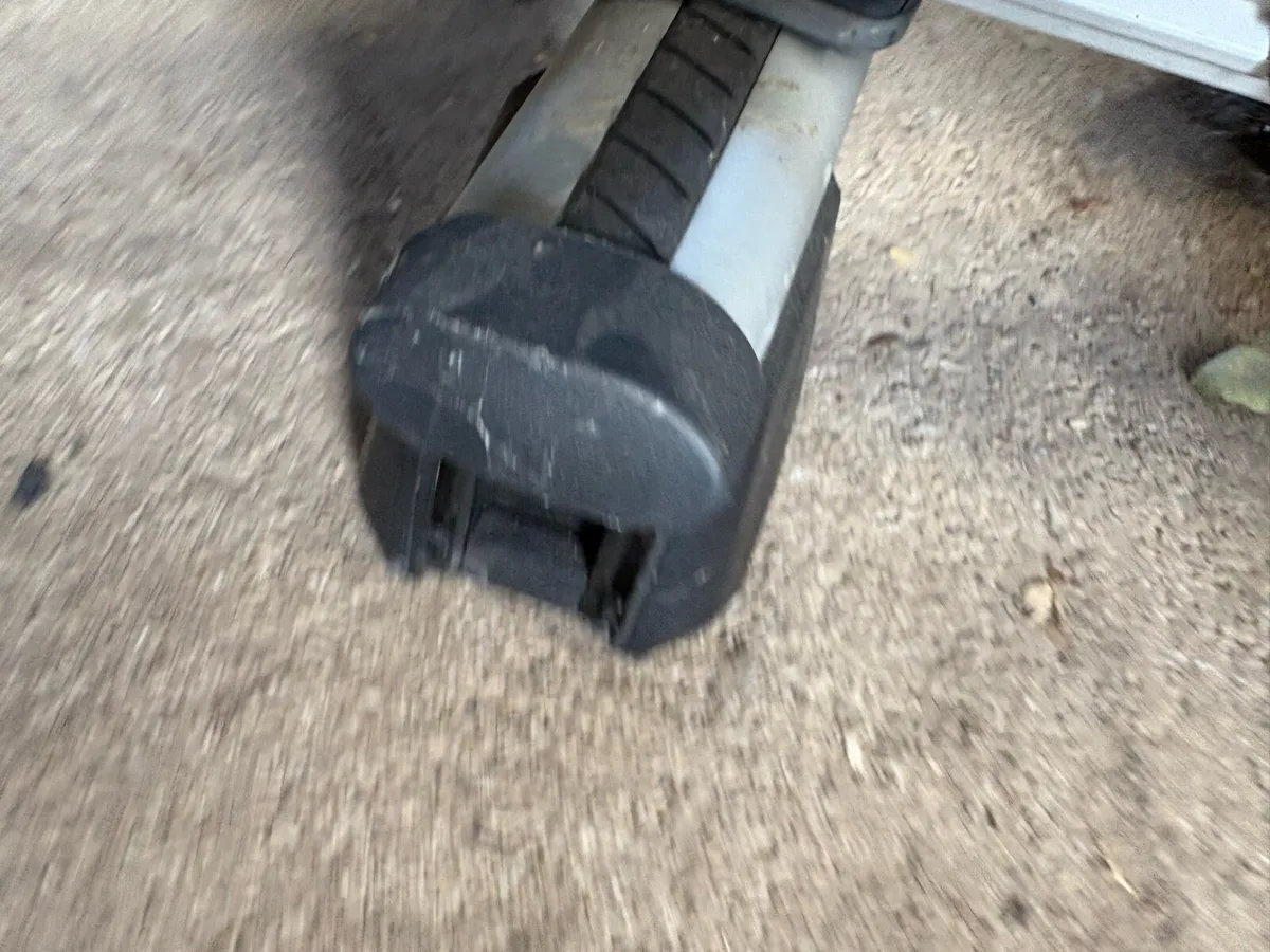 Audi Q5 roof bars - Image 3