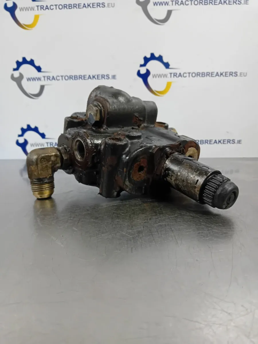 VALTRA 8150 DISMANTLED - Image 2