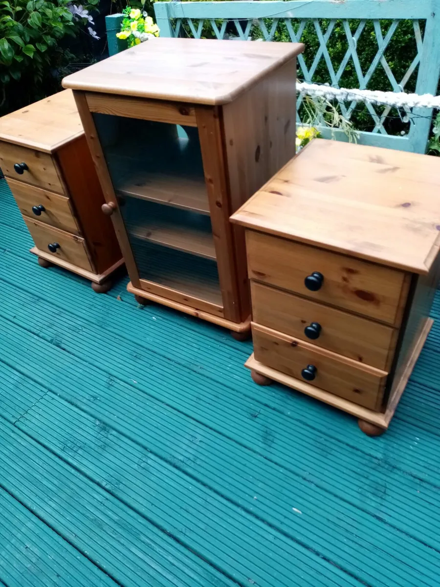 2 Bedside lockers + cabinet - Image 2