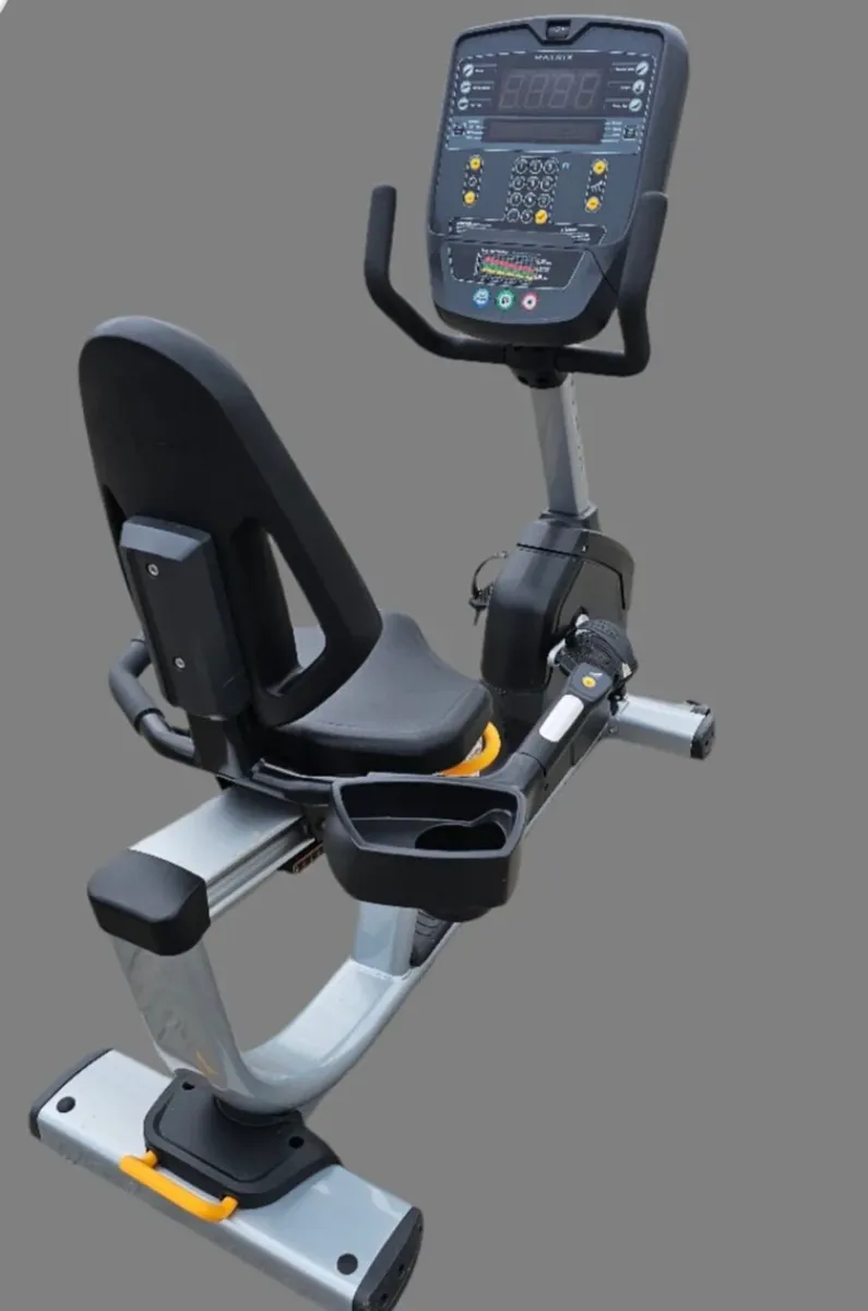 Matrix R3 recumbent bike - Image 2