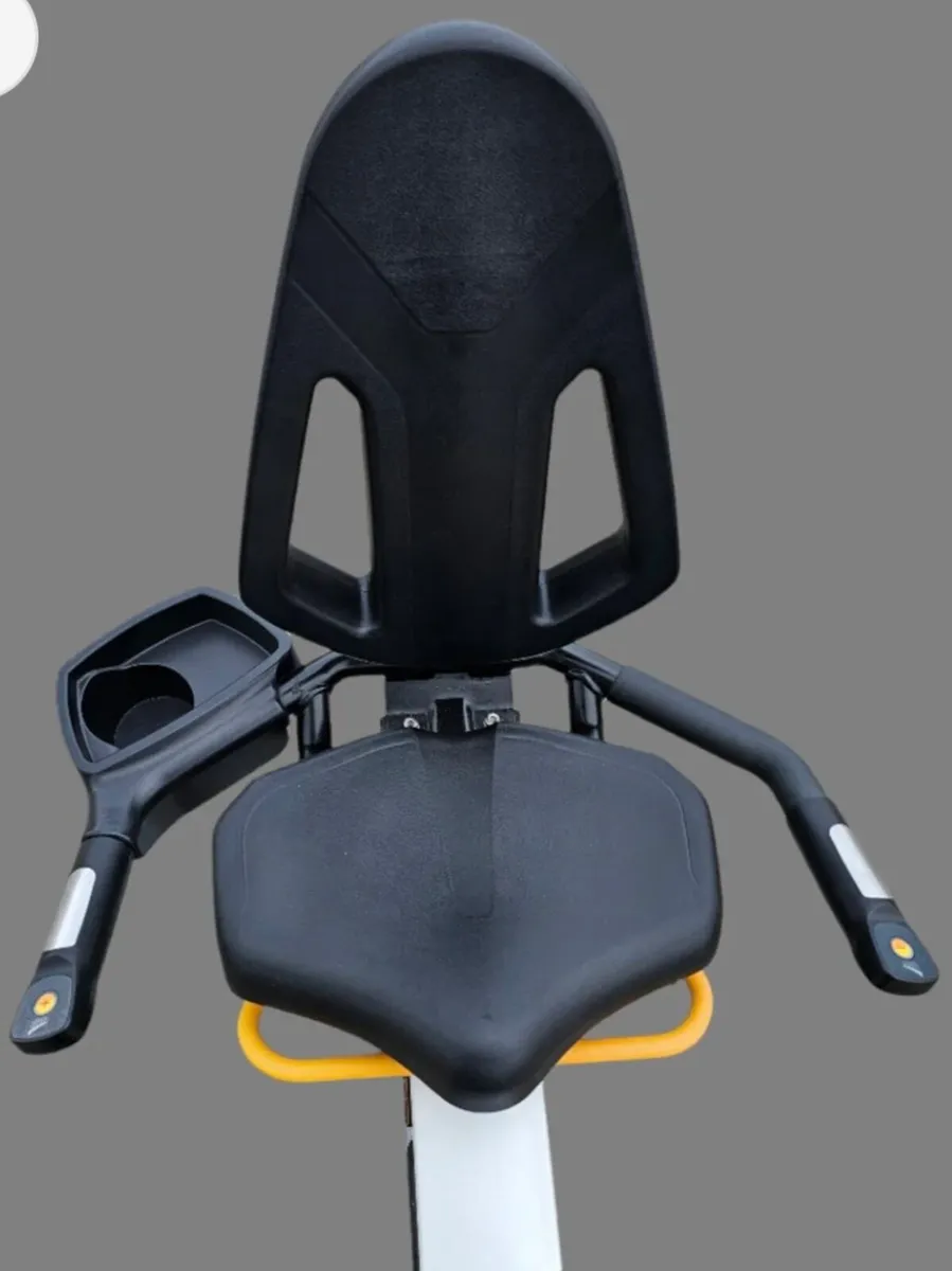 Matrix R3 recumbent bike - Image 4