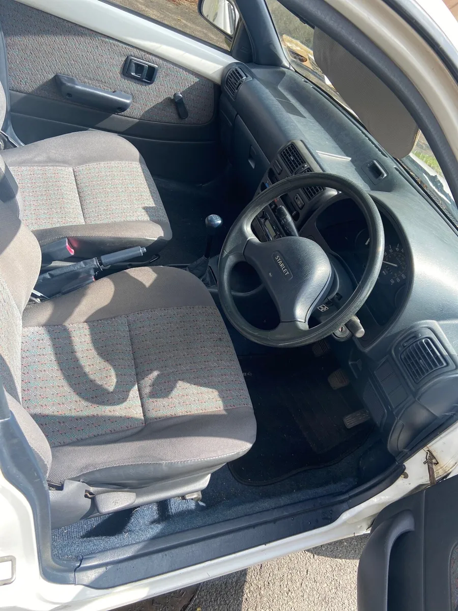 Toyota starlet - Image 4