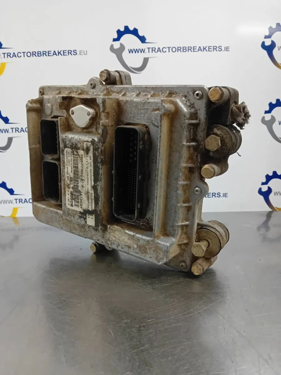 NEW HOLLAND TS135A DISMANTLED - Image 2