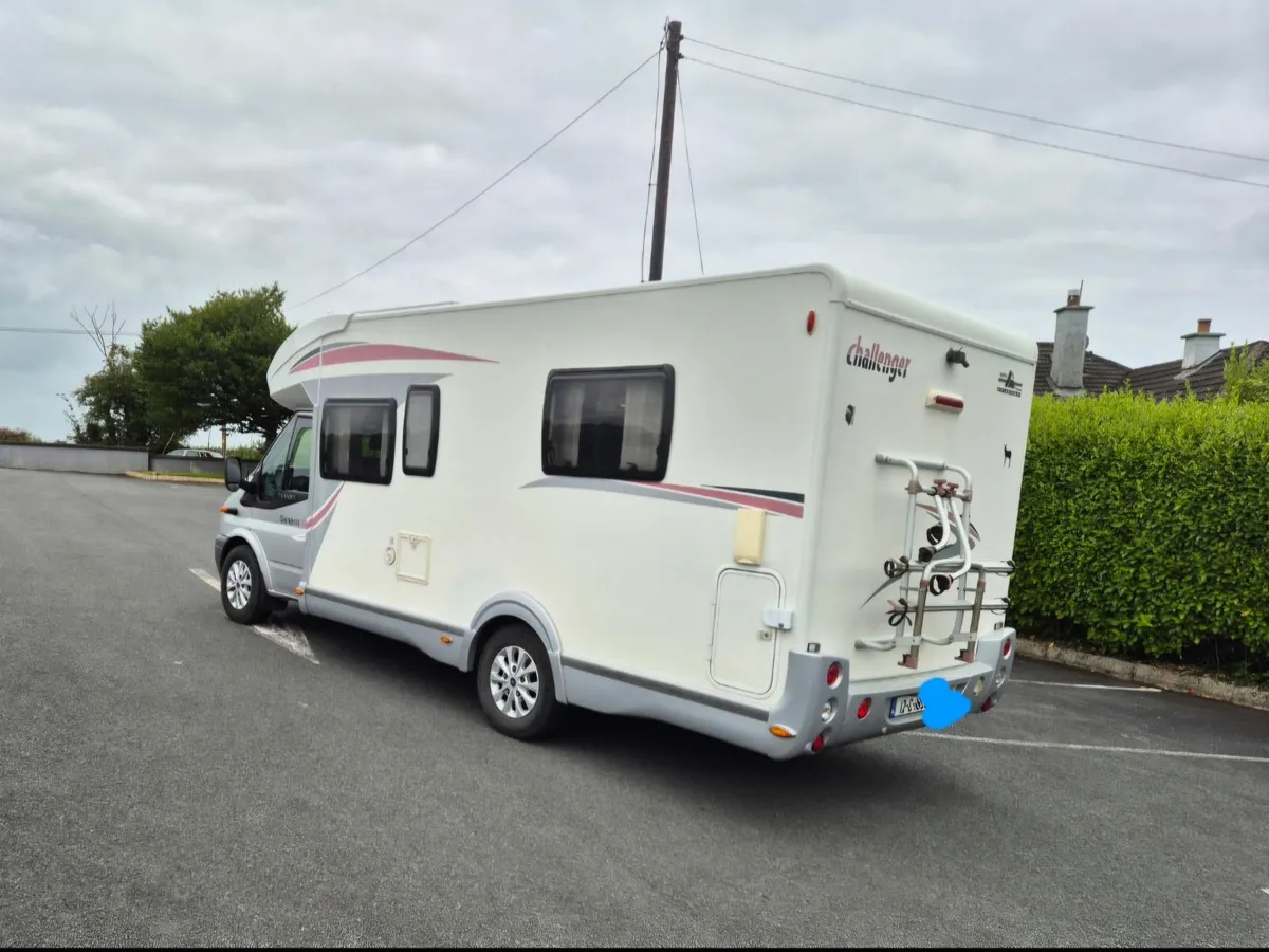 Motorhome with Spacious Bedroom - Image 3
