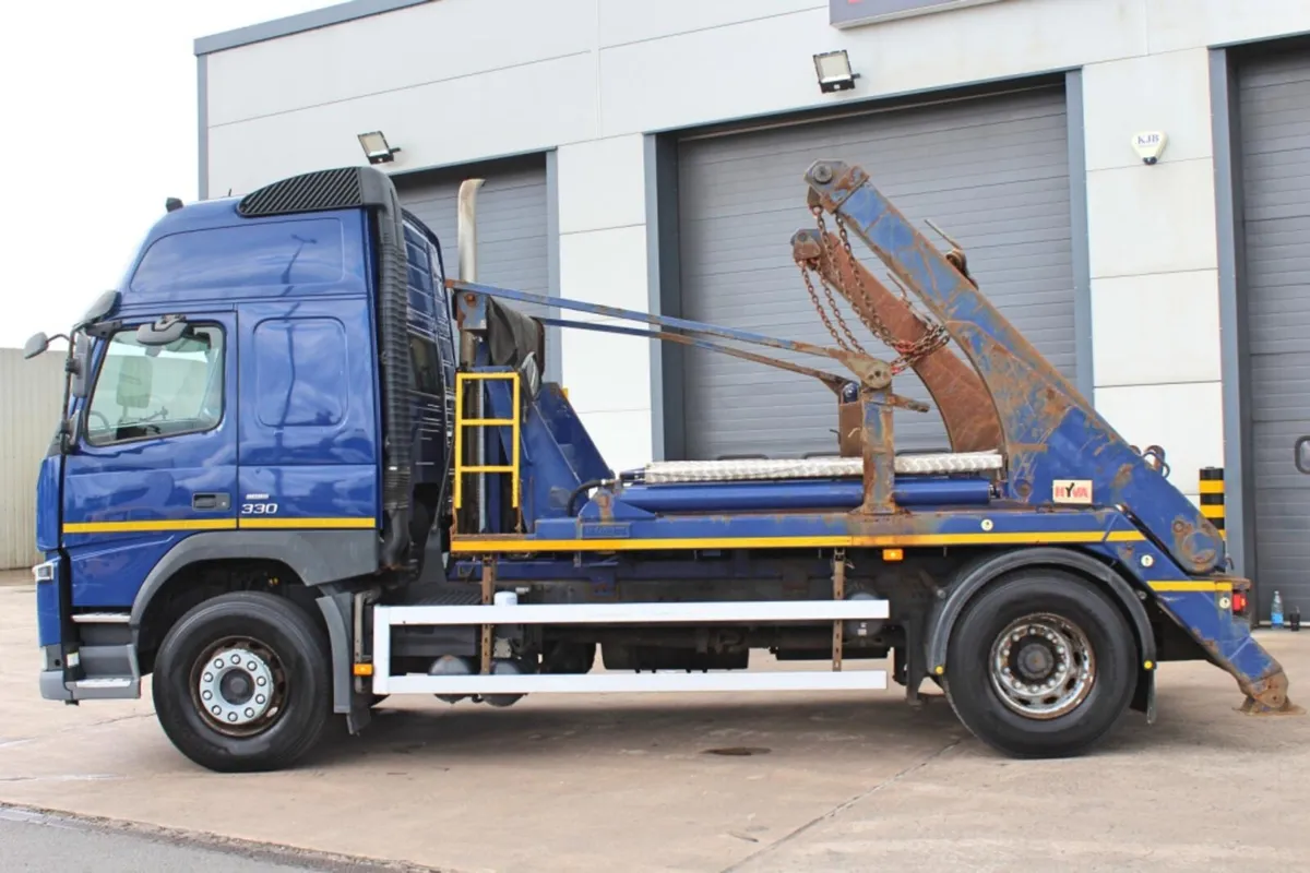 2016 VOLVO FM330 4X2 SKIP LOADER DRAW-BAR SPEC - Image 4