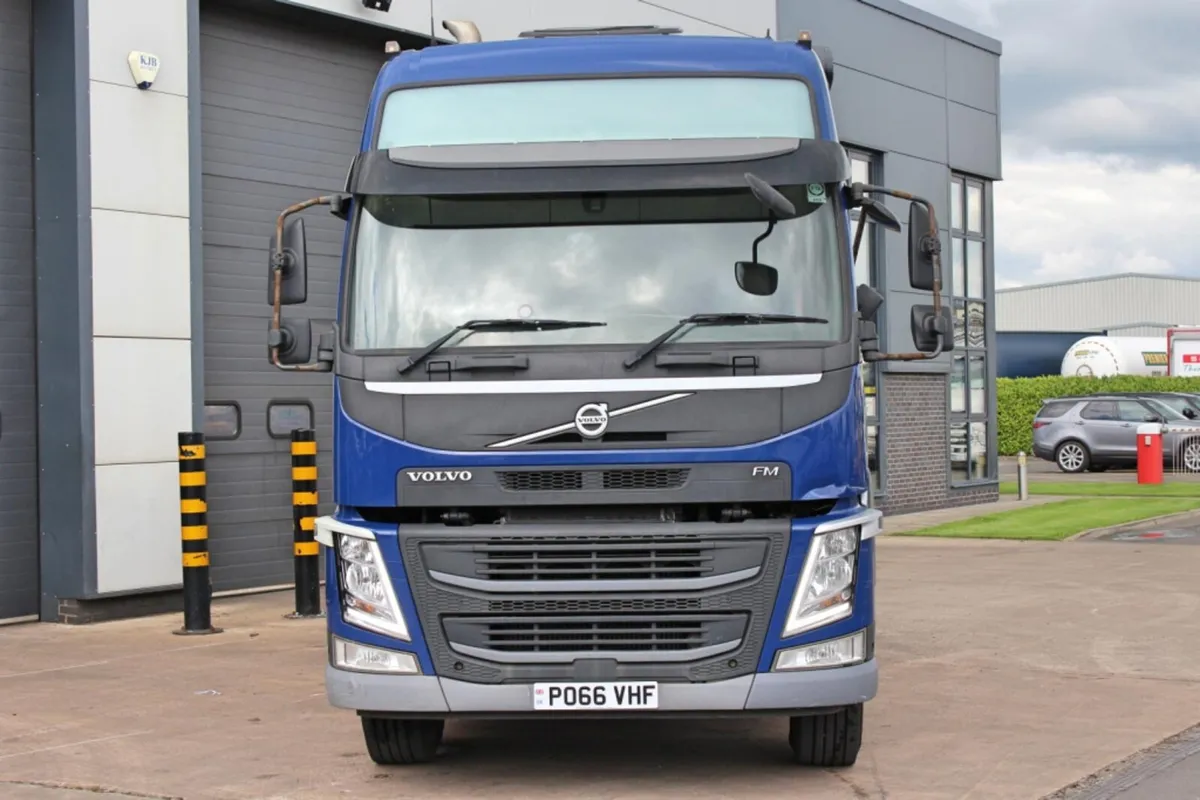 2016 VOLVO FM330 4X2 SKIP LOADER DRAW-BAR SPEC - Image 2