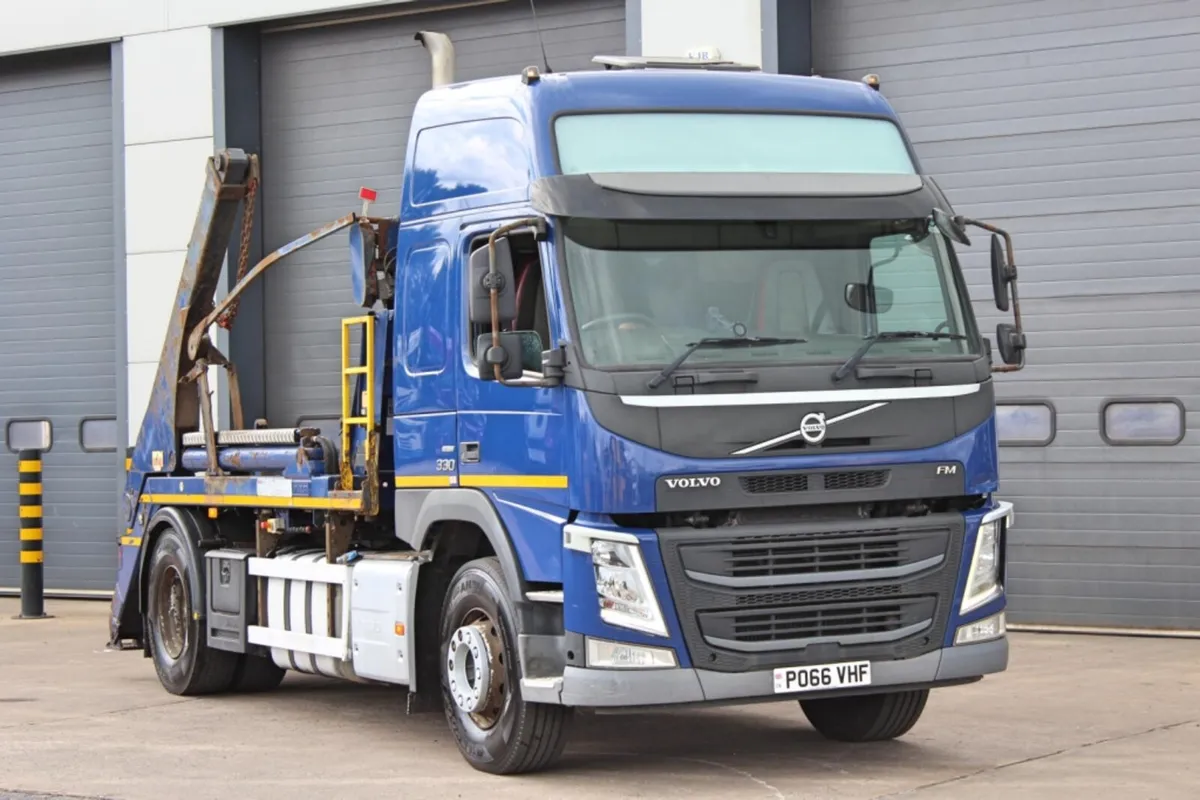 2016 VOLVO FM330 4X2 SKIP LOADER DRAW-BAR SPEC - Image 1