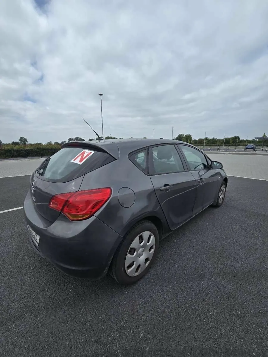 Opel Astra 2010 - Image 3
