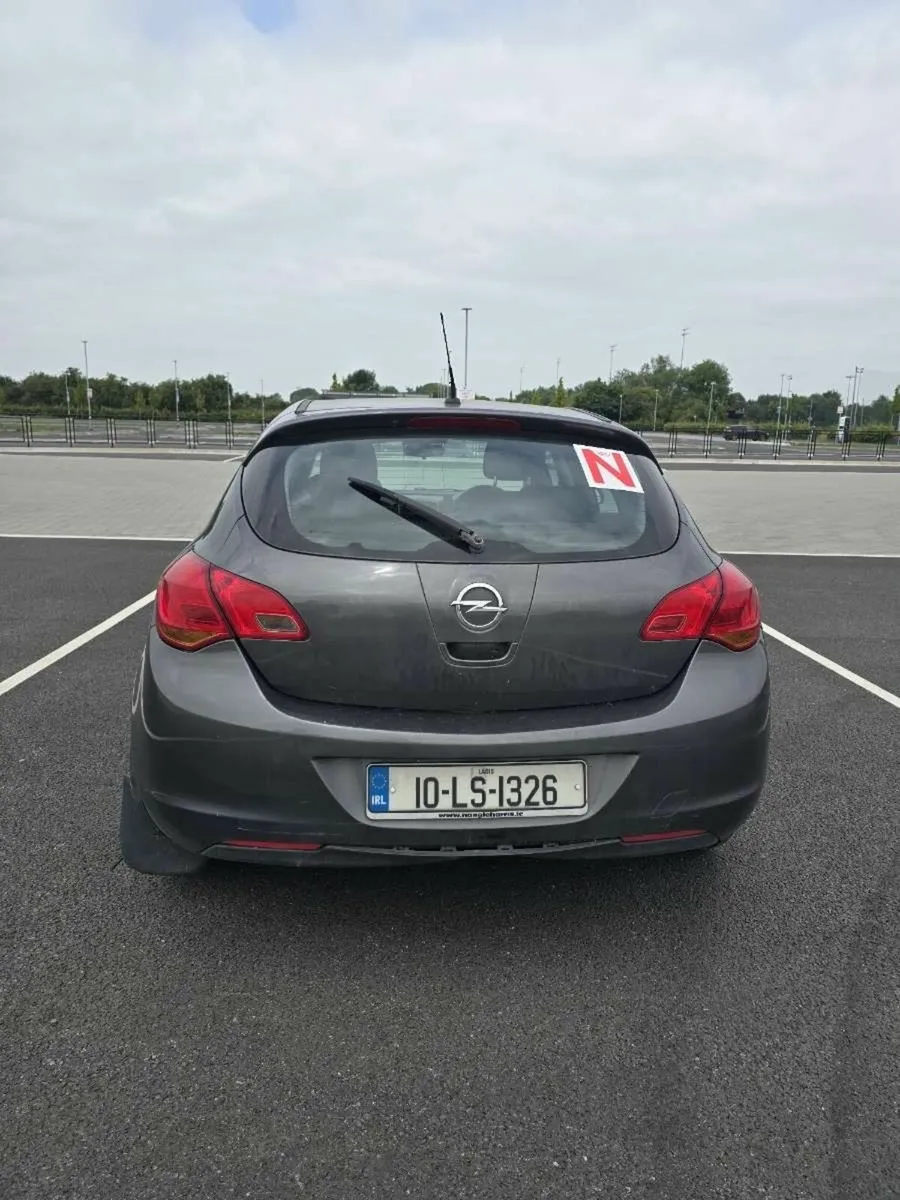 Opel Astra 2010 - Image 4