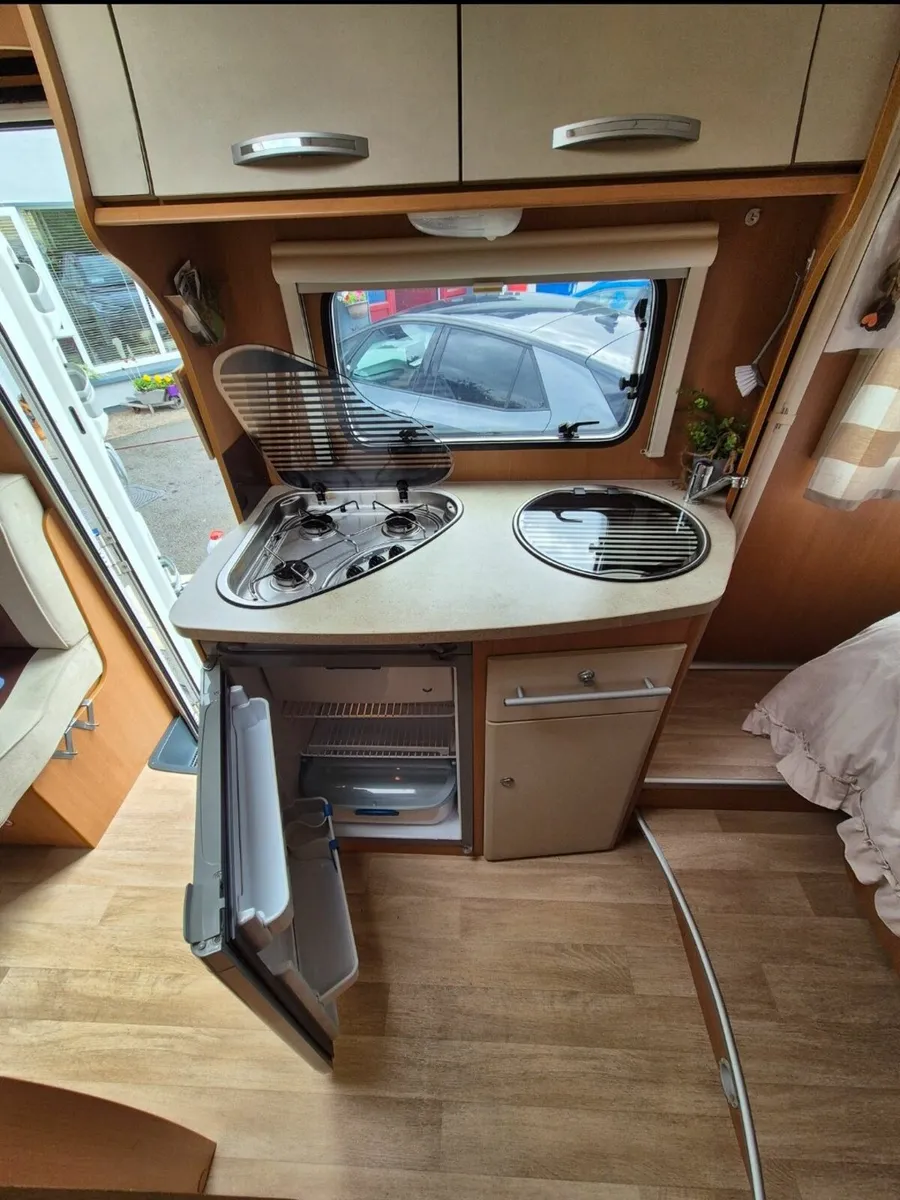 Motorhome with Spacious Bedroom - Image 4
