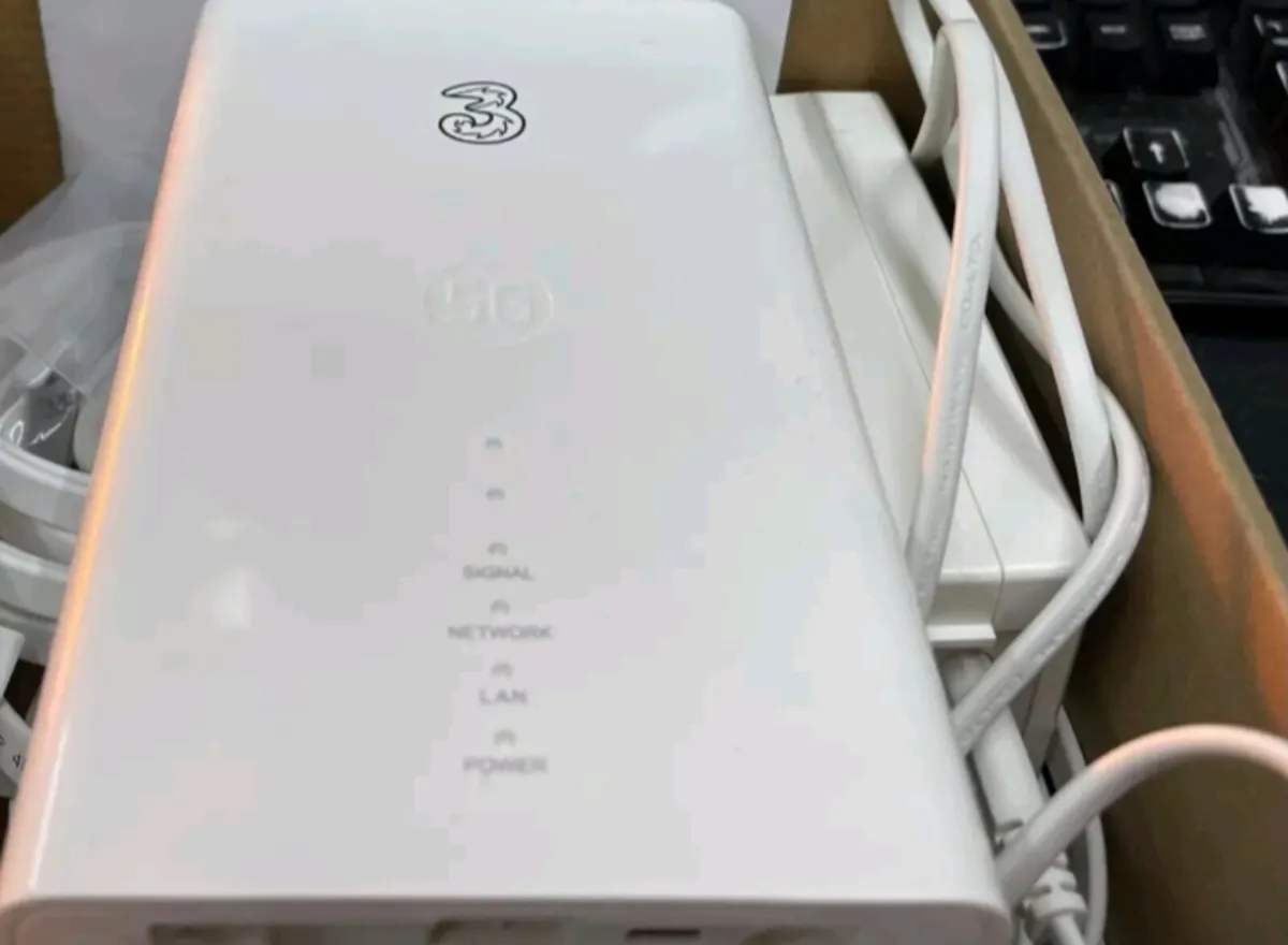 Three mc7010 zte 5G modem outdoor - Image 1