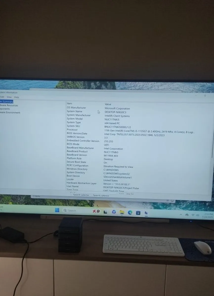 4 Intel NUC mini  computers - Image 1